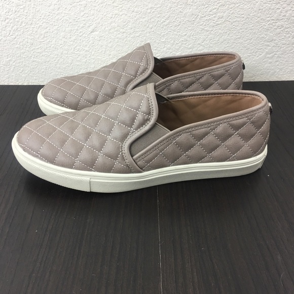 steve madden beige slip ons